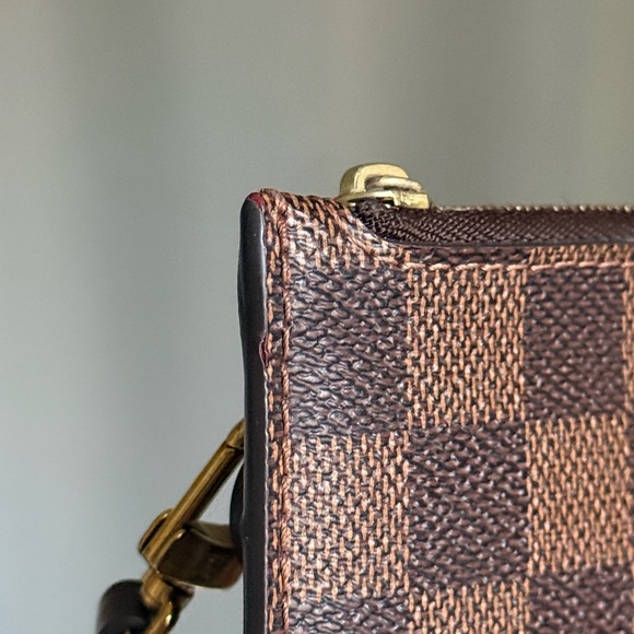 Louis Vuitton Neverfull MM Pouch Damier Ebene Brown Checkered Wristlet - Picture 10 of 16